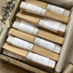 Abanico Personalizado de Madera y Tela para Bodas, Comuniones y Bautizos - Imagen 4