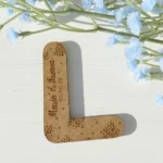 Marcasitio inicial de madera personalizado con imán - Imagen 8