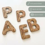 Marcasitio inicial de madera personalizado con imán - Imagen 7
